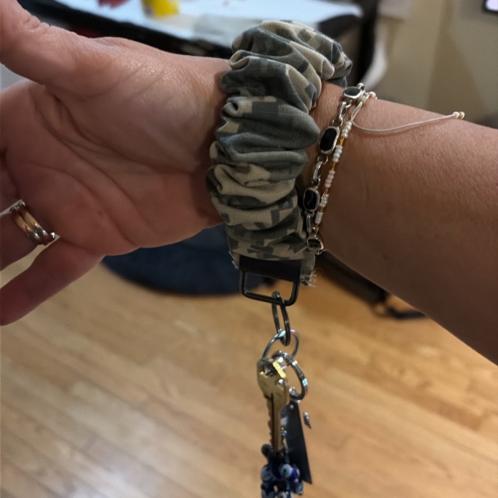 Scrunchie key holder - Picture 2 of 3